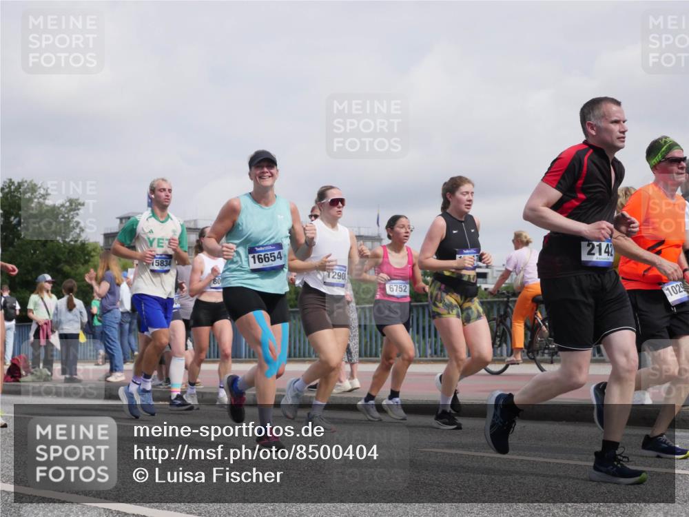 29.06.2025 - hella hamburg halbmarathon Luisa Fischer http://msf.ph/oto/8500404 29.06.2025 10:05:50 Kennedybrücke 5834, 16654, 290, 80, 6752, 2142, 771, 1029, 1414, 2142, 2819, 3225, 6295, 6752, 6997, 8003, 8364, 9006, 10295 meine-sportfotos.de