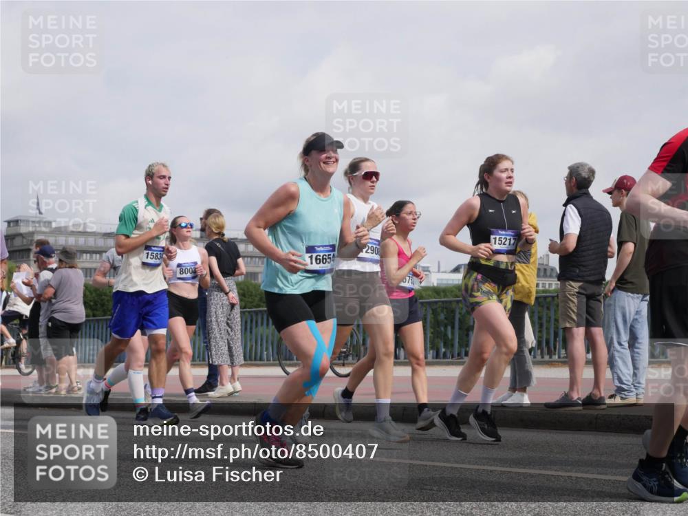 29.06.2025 - hella hamburg halbmarathon Luisa Fischer http://msf.ph/oto/8500407 29.06.2025 10:05:50 Kennedybrücke 15834, 8003, 16654, 2908, 675, 15217, 1414, 2142, 2819, 3225, 6295, 6752, 6997, 8003, 8364, 9006, 10295 meine-sportfotos.de