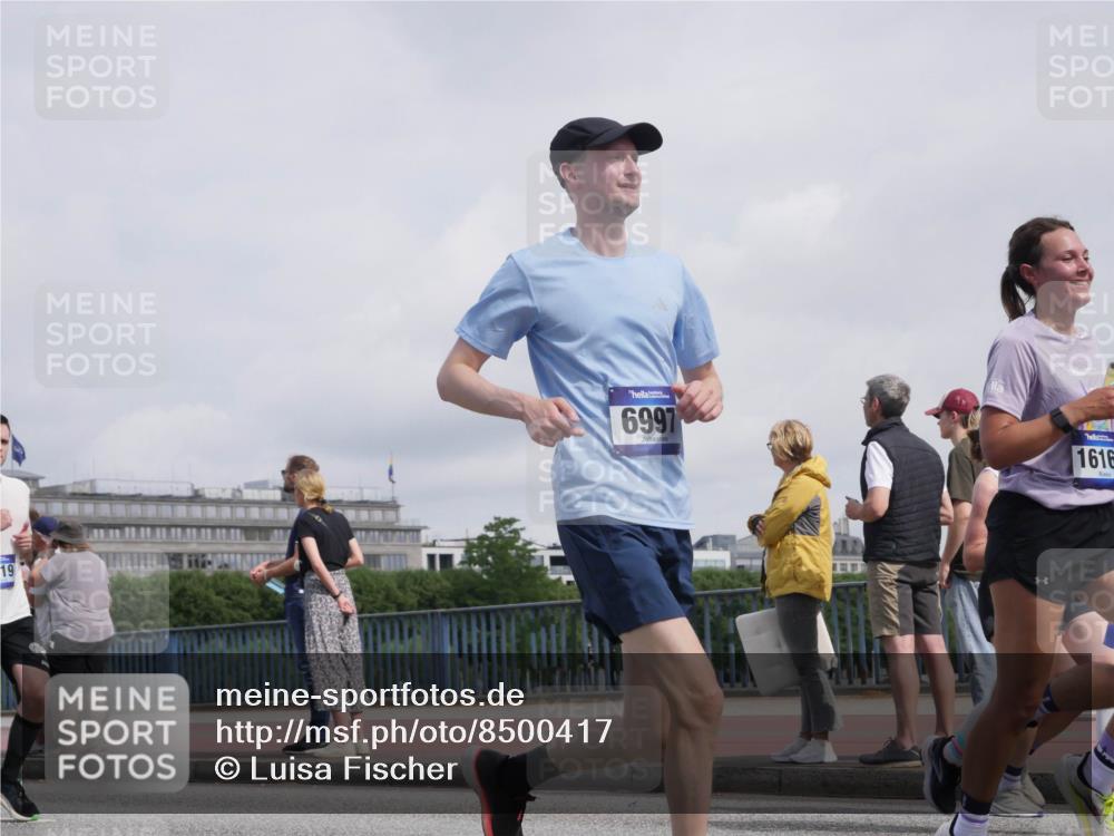 29.06.2025 - hella hamburg halbmarathon Luisa Fischer http://msf.ph/oto/8500417 29.06.2025 10:05:52 Kennedybrücke 19, 6997, 1616, 1414, 2142, 2780, 2819, 3225, 6208, 6752, 6815, 6997, 7869, 8003, 8364, 8481, 8483, 9006, 10295 meine-sportfotos.de