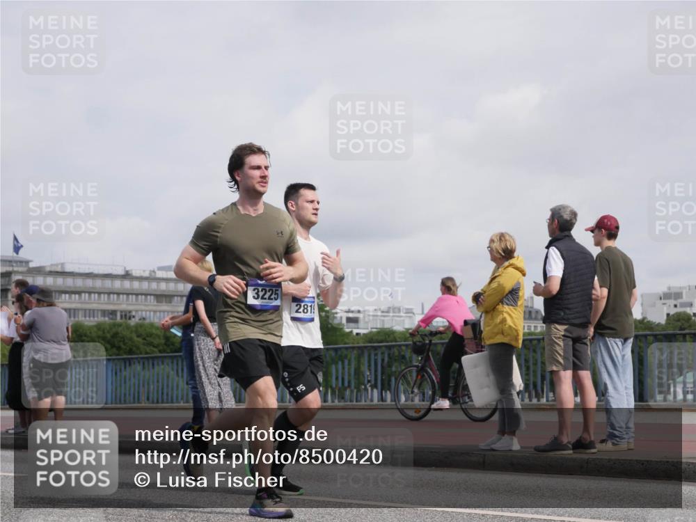 29.06.2025 - hella hamburg halbmarathon Luisa Fischer http://msf.ph/oto/8500420 29.06.2025 10:05:53 Kennedybrücke 8, 3225, 2819, 1414, 2142, 2780, 2819, 3225, 6208, 6752, 6815, 6997, 7869, 8003, 8481, 8483, 9006 meine-sportfotos.de