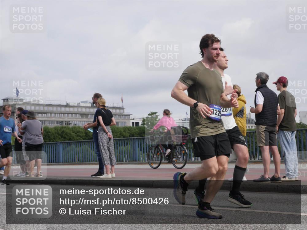 29.06.2025 - hella hamburg halbmarathon Luisa Fischer http://msf.ph/oto/8500426 29.06.2025 10:05:54 Kennedybrücke 17836, 3225, 2819, 1414, 2712, 2780, 2819, 3225, 6208, 6752, 6815, 6997, 7869, 8003, 8481, 8483, 9006 meine-sportfotos.de