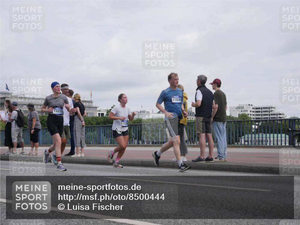 29.06.2025 - hella hamburg halbmarathon Luisa Fischer http://msf.ph/oto/8500444 29.06.2025 10:05:56 Kennedybrücke 12837, 15394, 17836, 1414, 2712, 2780, 2819, 3225, 6208, 6815, 7869, 8003, 8481, 8483, 8624, 9006 meine-sportfotos.de