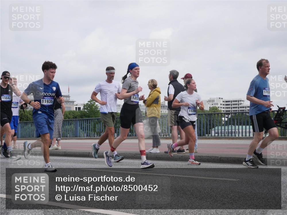 29.06.2025 - hella hamburg halbmarathon Luisa Fischer http://msf.ph/oto/8500452 29.06.2025 10:05:57 Kennedybrücke 15643, 17077, 12837, 11935, 15394, 1783, 1414, 2712, 2780, 3225, 6208, 6815, 7869, 8481, 8483, 8624, 10128 meine-sportfotos.de