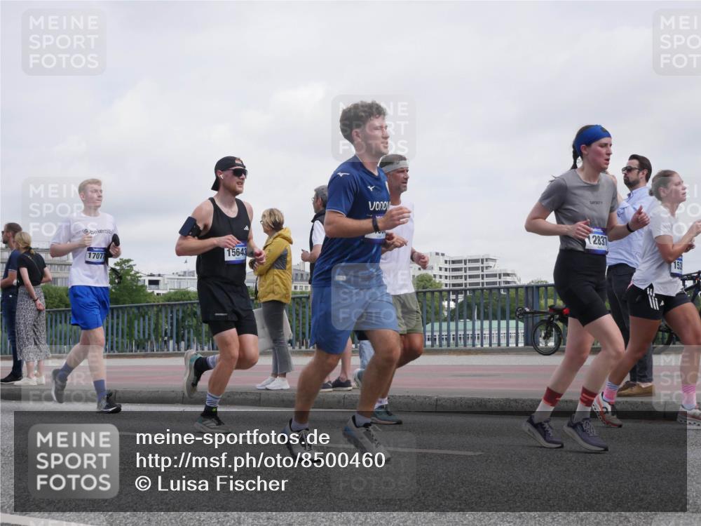 29.06.2025 - hella hamburg halbmarathon Luisa Fischer http://msf.ph/oto/8500460 29.06.2025 10:05:58 Kennedybrücke 17077, 15643, 2837, 153, 1414, 2712, 2780, 5734, 6208, 6815, 7869, 8481, 8483, 8624, 10128 meine-sportfotos.de