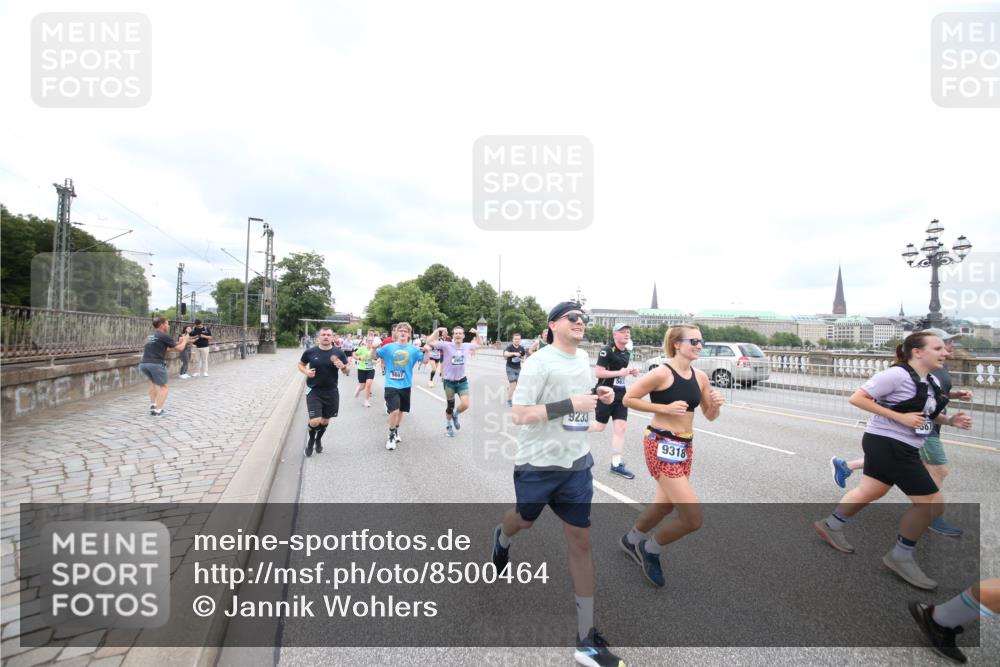 29.06.2025 - hella hamburg halbmarathon Jannik Wohlers http://msf.ph/oto/8500464 29.06.2025 10:57:18 Lombardsbrücke 1123, 1242, 1248, 1265, 1643, 2015, 2451, 2567, 2900, 3191, 3385, 3433, 3750, 3954, 4059, 4197, 4521, 4830, 5117, 5632, 5736, 6827, 6857, 6916, 7172, 7193, 7720, 8159, 8474, 8708, 8773, 8873, 9059, 9233, 9318, 9394, 9496, 9607, 9613, 9840, 10070, 10352, 10461, 10513, 10551, 10578, 10629, 10630, 10912, 11013, 11026, 11193, 11266, 11267, 11377, 11947, 12172, 12713, 12819, 13131, 13340, 13882, 14256, 14290, 14944, 14968, 15033, 15288, 15800, 15956, 15958, 16082, 16130 meine-sportfotos.de