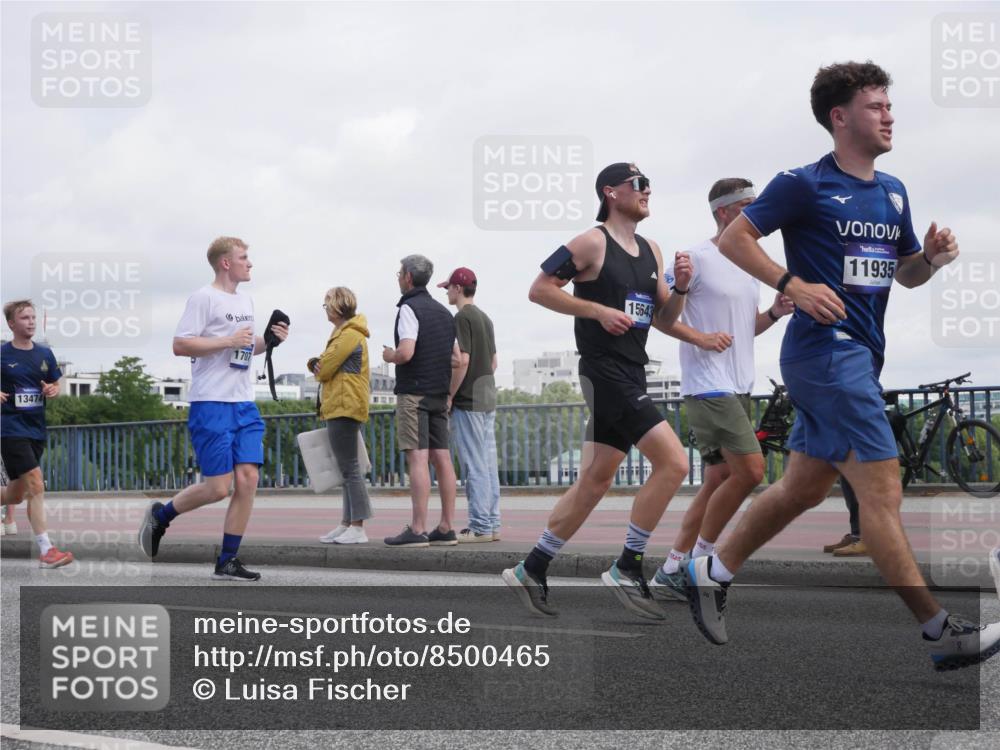 29.06.2025 - hella hamburg halbmarathon Luisa Fischer http://msf.ph/oto/8500465 29.06.2025 10:05:59 Kennedybrücke 13474, 1707, 15643, 11935, 2712, 2780, 5734, 6208, 6815, 7869, 7888, 8481, 8483, 8624, 10128 meine-sportfotos.de