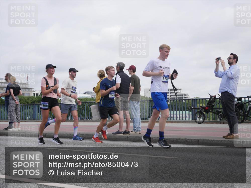 29.06.2025 - hella hamburg halbmarathon Luisa Fischer http://msf.ph/oto/8500473 29.06.2025 10:06:00 Kennedybrücke 1968, 14224, 13474, 17077, 2712, 2780, 5734, 6208, 6815, 7869, 7888, 8481, 8483, 8624, 10128 meine-sportfotos.de