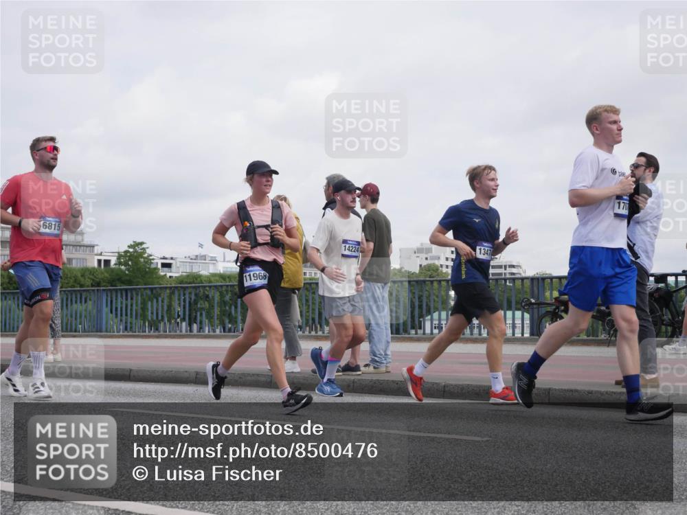 29.06.2025 - hella hamburg halbmarathon Luisa Fischer http://msf.ph/oto/8500476 29.06.2025 10:06:00 Kennedybrücke 6815, 11968, 14224, 1347, 170, 2712, 2780, 5734, 6208, 6815, 7869, 7888, 8481, 8483, 8624, 10128 meine-sportfotos.de