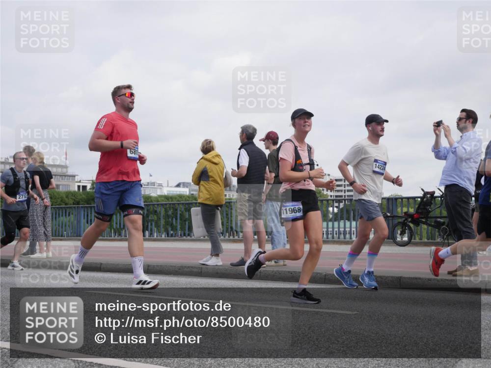 29.06.2025 - hella hamburg halbmarathon Luisa Fischer http://msf.ph/oto/8500480 29.06.2025 10:06:01 Kennedybrücke 2712, 11968, 1422, 2712, 2780, 5734, 6208, 6815, 7869, 7888, 8481, 8483, 8624, 10128 meine-sportfotos.de