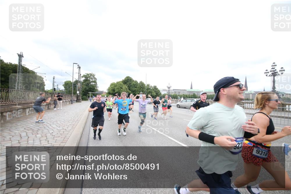 29.06.2025 - hella hamburg halbmarathon Jannik Wohlers http://msf.ph/oto/8500491 29.06.2025 10:57:19 Lombardsbrücke 1123, 1242, 1248, 1265, 1643, 2015, 2451, 2567, 2900, 3191, 3385, 3433, 3954, 4059, 4197, 4521, 4830, 5632, 5736, 6857, 6916, 7172, 7193, 7720, 8159, 8474, 8708, 8773, 9059, 9233, 9318, 9394, 9496, 9607, 9613, 9840, 10070, 10352, 10461, 10513, 10551, 10578, 10629, 10630, 10912, 11013, 11026, 11193, 11266, 11267, 11377, 11947, 12172, 12713, 12819, 13131, 13176, 13340, 13882, 14256, 14290, 14944, 14968, 15033, 15288, 15800, 15956, 15958, 16082, 16130 meine-sportfotos.de