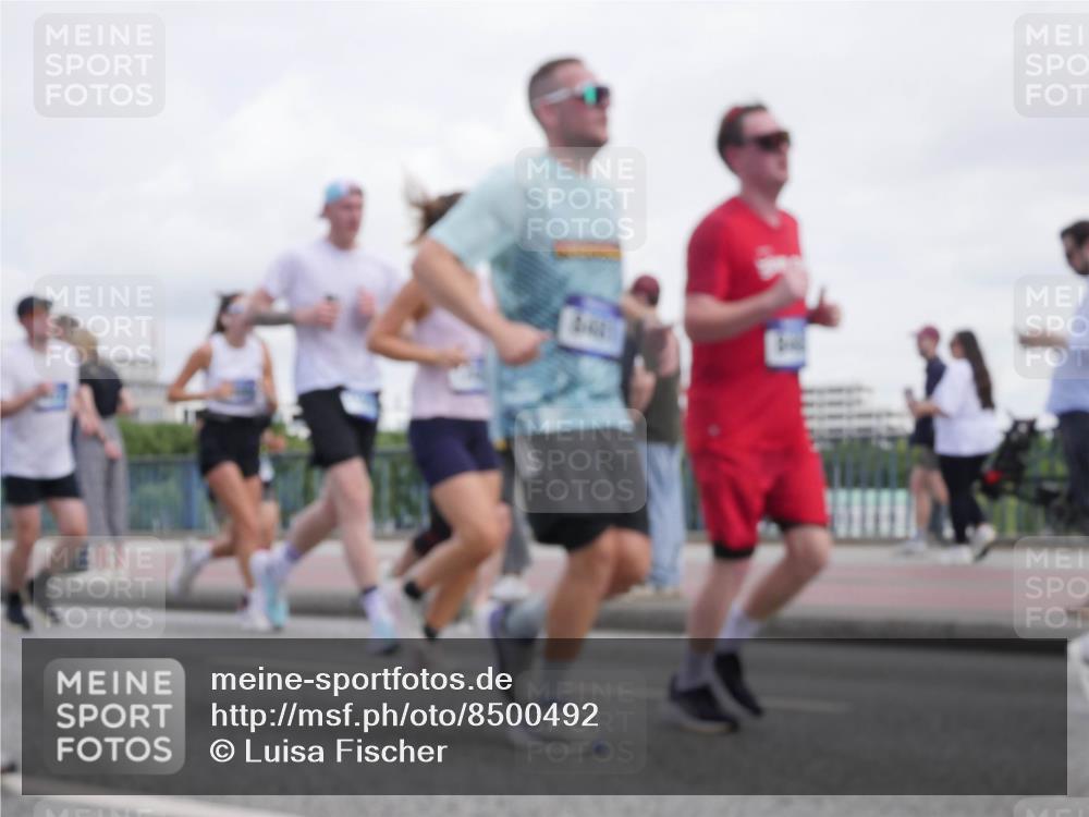 29.06.2025 - hella hamburg halbmarathon Luisa Fischer http://msf.ph/oto/8500492 29.06.2025 10:06:02 Kennedybrücke 2712, 2780, 4204, 5734, 6208, 6815, 7869, 7888, 8481, 8483, 8624, 10128 meine-sportfotos.de