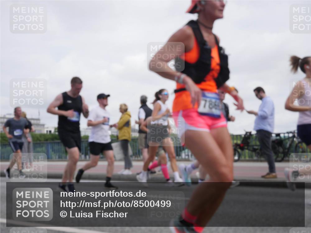 29.06.2025 - hella hamburg halbmarathon Luisa Fischer http://msf.ph/oto/8500499 29.06.2025 10:06:03 Kennedybrücke 7860, 2712, 2780, 4204, 4665, 5734, 6208, 6815, 7869, 7888, 8481, 8483, 8624, 10128 meine-sportfotos.de