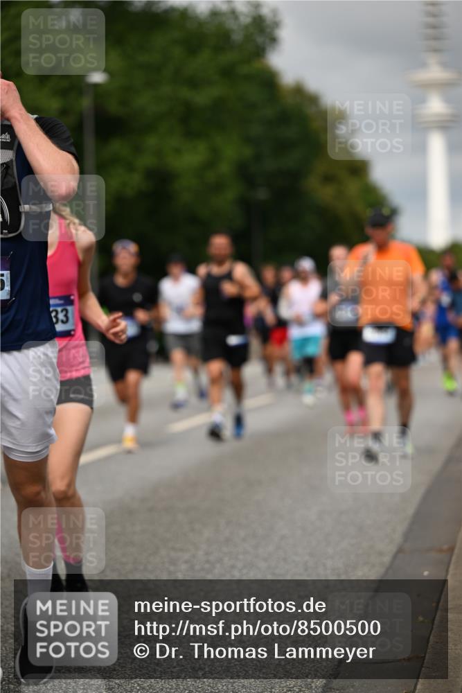 29.06.2025 - hella hamburg halbmarathon Dr. Thomas Lammeyer http://msf.ph/oto/8500500 29.06.2025 10:24:39 Kennedybrücke 1011, 1046, 1069, 1154, 1471, 1474, 1534, 2053, 2064, 2834, 3733, 3842, 4154, 4166, 4288, 4422, 4585, 4754, 4869, 5181, 5659, 5831, 5937, 6951, 7101, 7131, 7519, 7739, 7808, 8025, 8462, 8588, 8738, 9136, 9873, 10039, 10041, 10414, 10595, 10613, 10647, 10754, 11100, 11434 meine-sportfotos.de