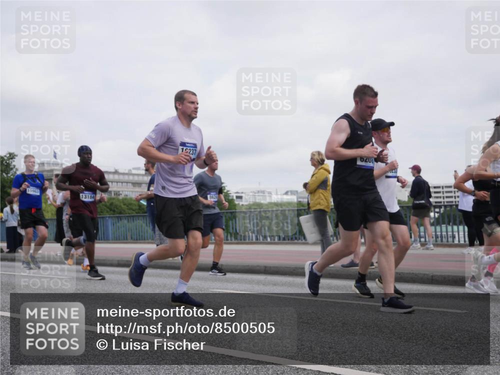 29.06.2025 - hella hamburg halbmarathon Luisa Fischer http://msf.ph/oto/8500505 29.06.2025 10:06:03 Kennedybrücke 15963, 13184, 19237, 8624, 6200, 2712, 2780, 4204, 4665, 5734, 6208, 6815, 7869, 7888, 8481, 8483, 8624, 10128 meine-sportfotos.de