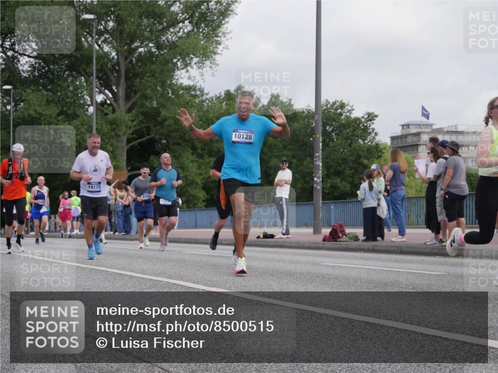 29.06.2025 - hella hamburg halbmarathon Luisa Fischer http://msf.ph/oto/8500515 29.06.2025 10:06:05 Kennedybrücke 19173, 4204, 139, 10128, 2619, 2712, 2780, 4204, 4665, 5734, 6208, 7869, 7888, 8481, 8624, 10128 meine-sportfotos.de