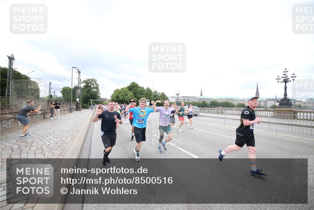 29.06.2025 - hella hamburg halbmarathon Jannik Wohlers http://msf.ph/oto/8500516 29.06.2025 10:57:19 Lombardsbrücke 1123, 1242, 1248, 1265, 1643, 2015, 2451, 2567, 2900, 3191, 3385, 3433, 3954, 4059, 4197, 4521, 4830, 5632, 5736, 6857, 6916, 7172, 7193, 7720, 8159, 8474, 8708, 8773, 9059, 9233, 9318, 9394, 9496, 9607, 9613, 9840, 10070, 10352, 10461, 10513, 10551, 10578, 10629, 10630, 10912, 11013, 11026, 11193, 11266, 11267, 11377, 11947, 12172, 12713, 12819, 13131, 13176, 13340, 13882, 14256, 14290, 14944, 14968, 15033, 15288, 15800, 15956, 15958, 16082, 16130 meine-sportfotos.de