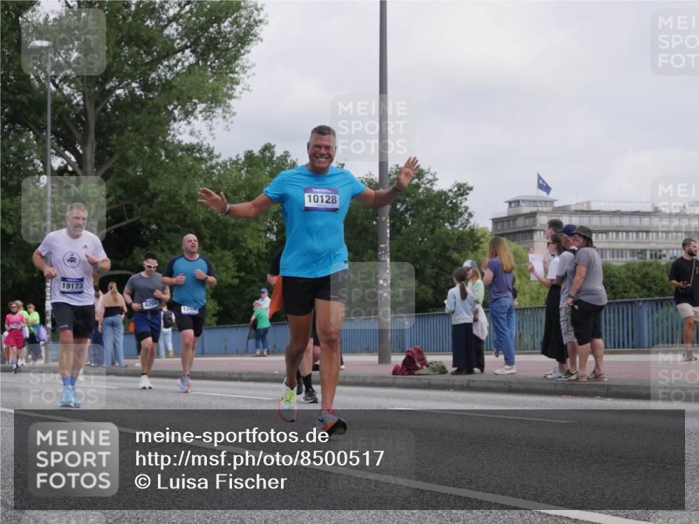 29.06.2025 - hella hamburg halbmarathon Luisa Fischer http://msf.ph/oto/8500517 29.06.2025 10:06:05 Kennedybrücke 19173, 4204, 1395, 10128, 2619, 2712, 2780, 4204, 4665, 5734, 6208, 7869, 7888, 8481, 8624, 10128 meine-sportfotos.de