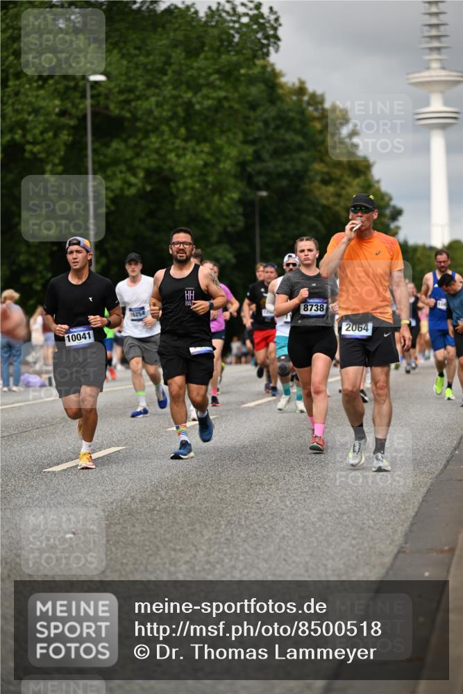 29.06.2025 - hella hamburg halbmarathon Dr. Thomas Lammeyer http://msf.ph/oto/8500518 29.06.2025 10:24:39 Kennedybrücke 1011, 1046, 1069, 1154, 1471, 1474, 1534, 2053, 2064, 2834, 3733, 3842, 4154, 4166, 4288, 4422, 4585, 4754, 4869, 5181, 5659, 5831, 5937, 6951, 7101, 7131, 7519, 7739, 7808, 8025, 8462, 8588, 8738, 9136, 9873, 10039, 10041, 10414, 10595, 10613, 10647, 10754, 11100, 11434 meine-sportfotos.de