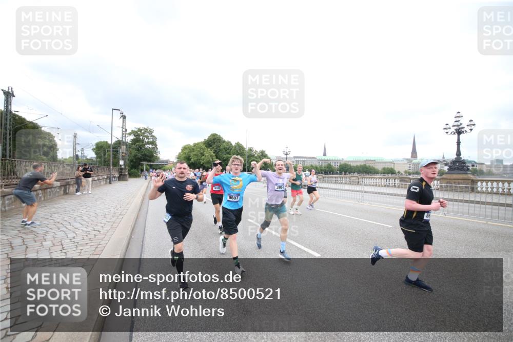 29.06.2025 - hella hamburg halbmarathon Jannik Wohlers http://msf.ph/oto/8500521 29.06.2025 10:57:19 Lombardsbrücke 1123, 1242, 1248, 1265, 1643, 2015, 2451, 2567, 2900, 3191, 3385, 3433, 3954, 4059, 4197, 4521, 4830, 5632, 5736, 6857, 6916, 7172, 7193, 7720, 8159, 8474, 8708, 8773, 9059, 9233, 9318, 9394, 9496, 9607, 9613, 9840, 10070, 10352, 10461, 10513, 10551, 10578, 10629, 10630, 10912, 11013, 11026, 11193, 11266, 11267, 11377, 11947, 12172, 12713, 12819, 13131, 13176, 13340, 13882, 14256, 14290, 14944, 14968, 15033, 15288, 15800, 15956, 15958, 16082, 16130 meine-sportfotos.de