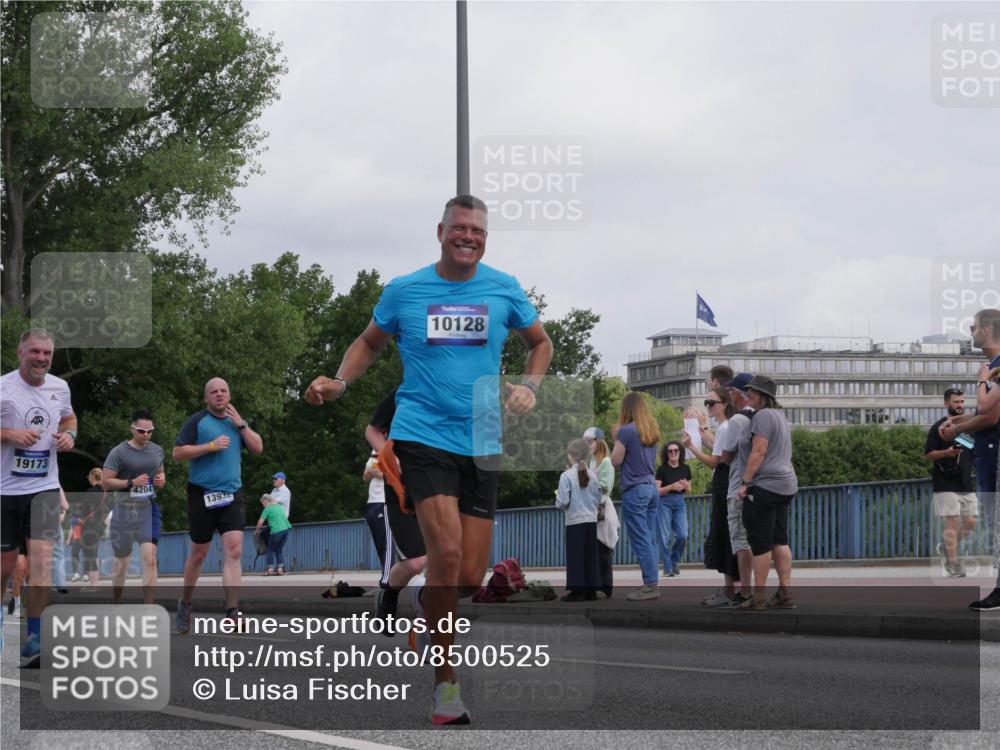 29.06.2025 - hella hamburg halbmarathon Luisa Fischer http://msf.ph/oto/8500525 29.06.2025 10:06:06 Kennedybrücke 19173, 4204, 13932, 10128, 2619, 2712, 4204, 4665, 5734, 7888, 8624, 10128 meine-sportfotos.de