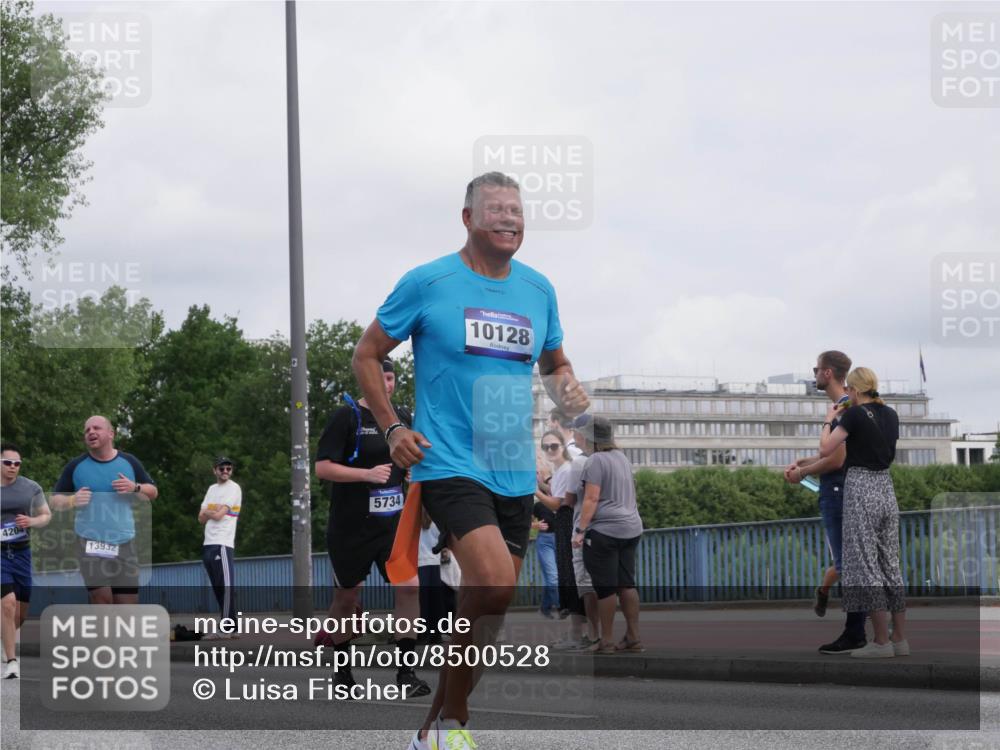 29.06.2025 - hella hamburg halbmarathon Luisa Fischer http://msf.ph/oto/8500528 29.06.2025 10:06:06 Kennedybrücke 4204, 13932, 5734, 10128, 2619, 2712, 4204, 4665, 5734, 7888, 8624, 10128 meine-sportfotos.de