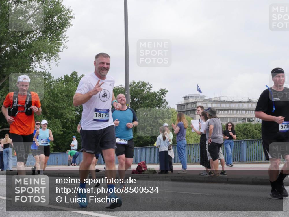 29.06.2025 - hella hamburg halbmarathon Luisa Fischer http://msf.ph/oto/8500534 29.06.2025 10:06:08 Kennedybrücke 30, 18359, 19173, 13932, 5734, 2619, 2810, 3630, 4066, 4204, 4665, 5734, 7888, 8624, 10128 meine-sportfotos.de