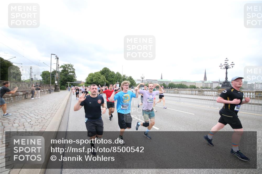 29.06.2025 - hella hamburg halbmarathon Jannik Wohlers http://msf.ph/oto/8500542 29.06.2025 10:57:20 Lombardsbrücke 1123, 1242, 1248, 1265, 1643, 2015, 2451, 2567, 2900, 3191, 3385, 3433, 3954, 4059, 4197, 4521, 4830, 5632, 5736, 6857, 6916, 7172, 7193, 7720, 8159, 8474, 8708, 8773, 9059, 9233, 9318, 9394, 9496, 9607, 9613, 9840, 10070, 10352, 10461, 10513, 10551, 10578, 10629, 10630, 10912, 11013, 11026, 11193, 11266, 11267, 11377, 11947, 12172, 12713, 12819, 13131, 13176, 13340, 13882, 14256, 14290, 14944, 14968, 15033, 15288, 15800, 15956, 16082 meine-sportfotos.de