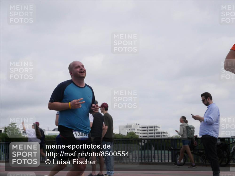 29.06.2025 - hella hamburg halbmarathon Luisa Fischer http://msf.ph/oto/8500554 29.06.2025 10:06:11 Kennedybrücke 1395, 1702, 2619, 2810, 3630, 4066, 4204, 4613, 4665, 5734, 7888 meine-sportfotos.de