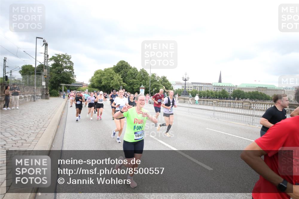 29.06.2025 - hella hamburg halbmarathon Jannik Wohlers http://msf.ph/oto/8500557 29.06.2025 10:57:21 Lombardsbrücke 1123, 1242, 1248, 1265, 1643, 2015, 2451, 2567, 2900, 3191, 3385, 3433, 3954, 4059, 4521, 4830, 5632, 5736, 6857, 6916, 7172, 7193, 7720, 8159, 8474, 8708, 8773, 9059, 9233, 9318, 9394, 9496, 9607, 9613, 9840, 10070, 10352, 10461, 10513, 10551, 10578, 10629, 10630, 10912, 11013, 11026, 11193, 11266, 11267, 11377, 11947, 12172, 13131, 13176, 13340, 13882, 14256, 14290, 15033, 15288, 15800, 15956, 16082 meine-sportfotos.de