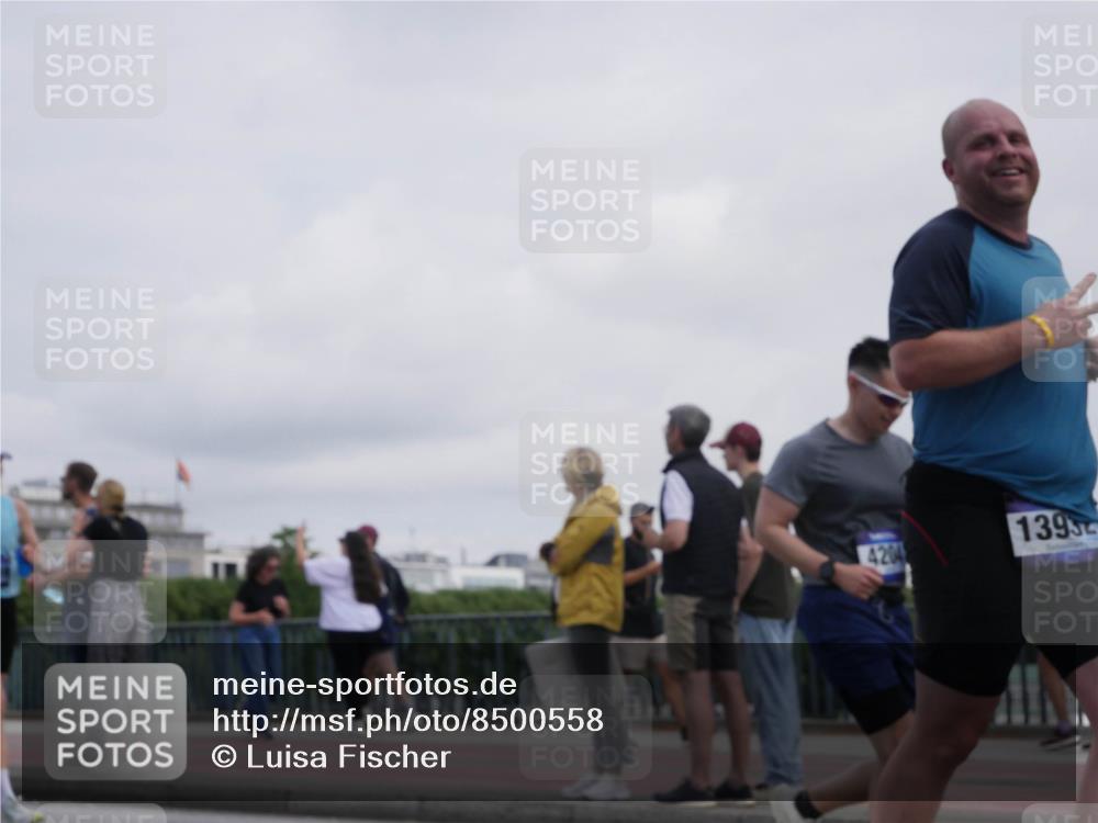 29.06.2025 - hella hamburg halbmarathon Luisa Fischer http://msf.ph/oto/8500558 29.06.2025 10:06:11 Kennedybrücke 1395, 4204, 1702, 2619, 2810, 3630, 4066, 4204, 4613, 4665, 5734, 7888 meine-sportfotos.de