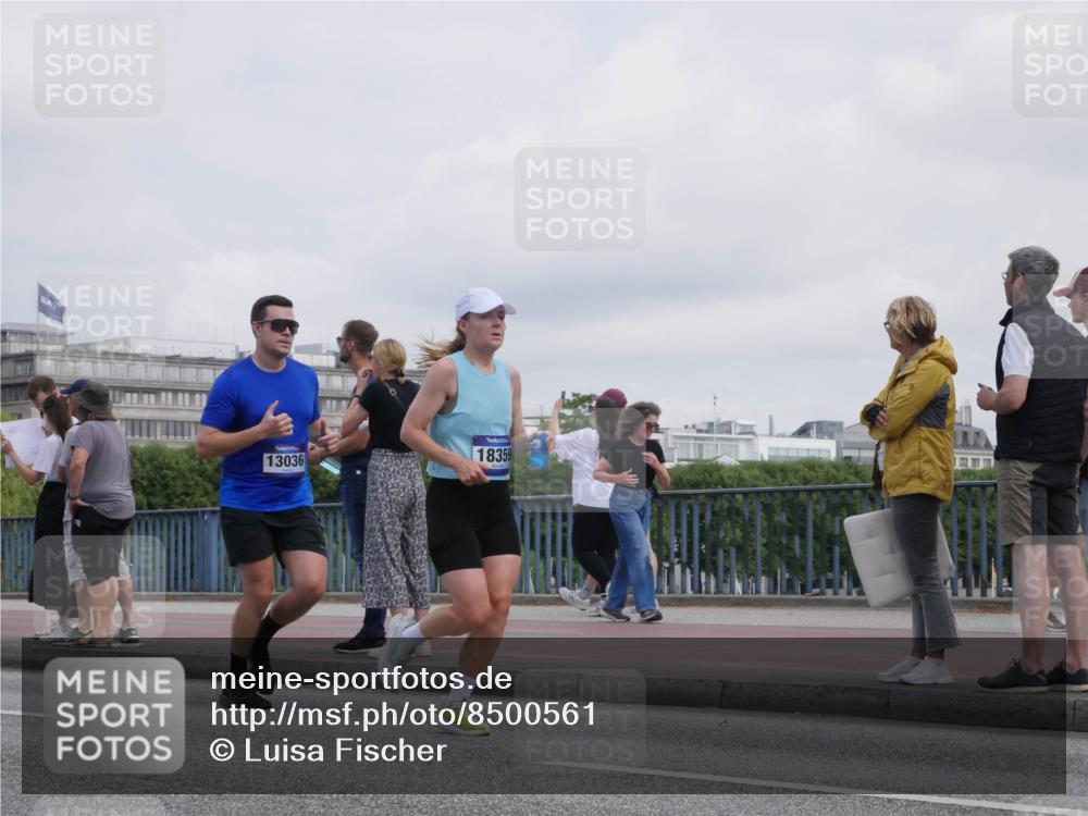 29.06.2025 - hella hamburg halbmarathon Luisa Fischer http://msf.ph/oto/8500561 29.06.2025 10:06:12 Kennedybrücke 13036, 18359, 1135, 1138, 1702, 2619, 2810, 3630, 4066, 4204, 4613, 4665, 7888, 9439 meine-sportfotos.de