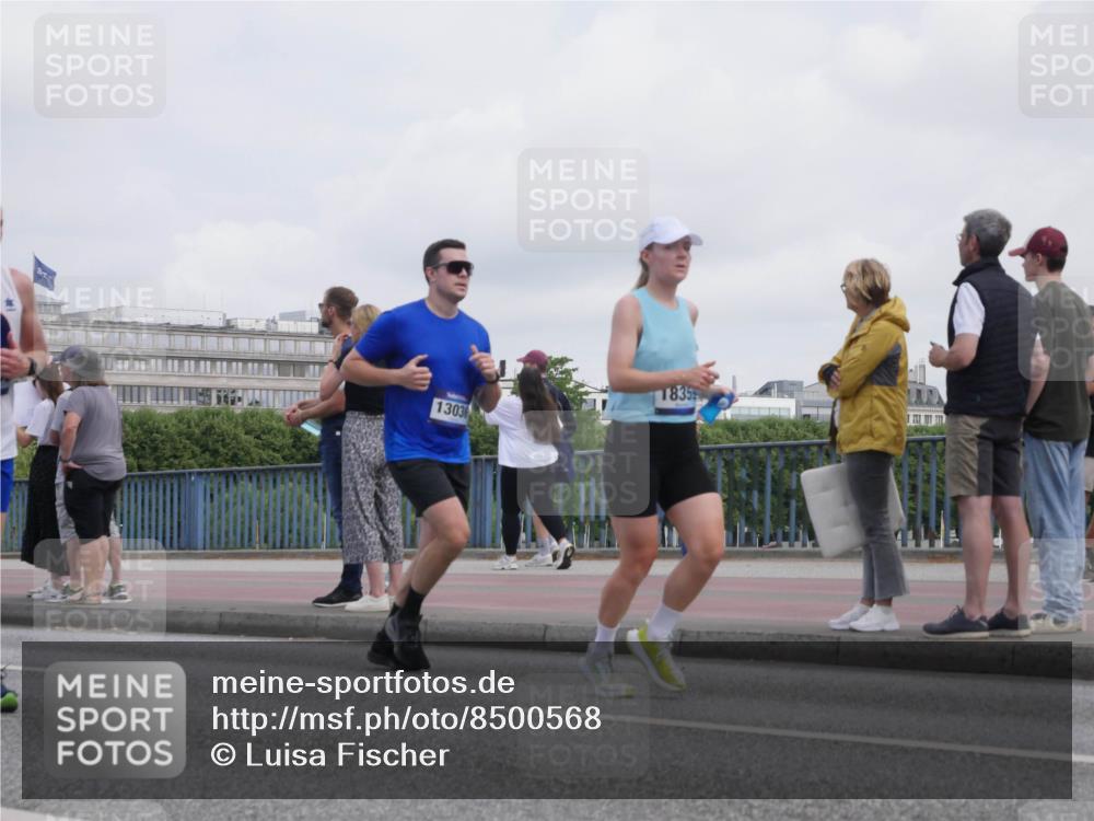 29.06.2025 - hella hamburg halbmarathon Luisa Fischer http://msf.ph/oto/8500568 29.06.2025 10:06:12 Kennedybrücke 13036, 18359, 1135, 1138, 1702, 2619, 2810, 3630, 4066, 4204, 4613, 4665, 7888, 9439 meine-sportfotos.de
