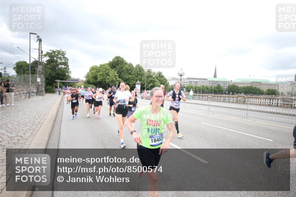 29.06.2025 - hella hamburg halbmarathon Jannik Wohlers http://msf.ph/oto/8500574 29.06.2025 10:57:21 Lombardsbrücke 1123, 1242, 1248, 1265, 1643, 2015, 2451, 2567, 2900, 3191, 3385, 3433, 3954, 4059, 4521, 4830, 5632, 5736, 6857, 6916, 7172, 7193, 7720, 8159, 8474, 8708, 8773, 9059, 9233, 9318, 9394, 9496, 9607, 9613, 9840, 10070, 10352, 10461, 10513, 10551, 10578, 10629, 10630, 10912, 11013, 11026, 11193, 11266, 11267, 11377, 11947, 12172, 13131, 13176, 13340, 13882, 14256, 14290, 15033, 15288, 15800, 15956, 16082 meine-sportfotos.de