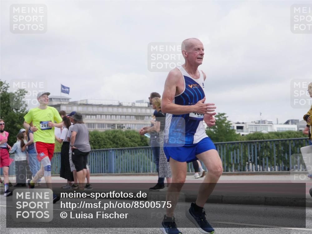 29.06.2025 - hella hamburg halbmarathon Luisa Fischer http://msf.ph/oto/8500575 29.06.2025 10:06:13 Kennedybrücke 4493, 261, 1135, 1138, 1702, 2619, 2810, 3630, 4066, 4204, 4613, 4665, 9439 meine-sportfotos.de