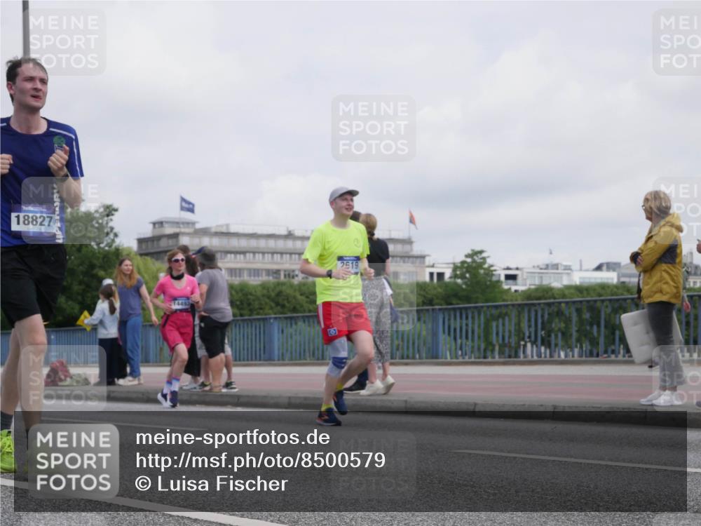 29.06.2025 - hella hamburg halbmarathon Luisa Fischer http://msf.ph/oto/8500579 29.06.2025 10:06:14 Kennedybrücke 18827, 14493, 2619, 1135, 1138, 1702, 2619, 2810, 3630, 4066, 4204, 4613, 4665, 9439 meine-sportfotos.de