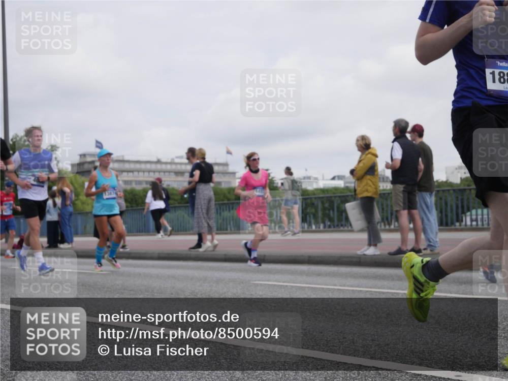 29.06.2025 - hella hamburg halbmarathon Luisa Fischer http://msf.ph/oto/8500594 29.06.2025 10:06:16 Kennedybrücke 188, 1135, 1138, 1482, 1702, 2619, 2810, 3630, 4066, 4613, 4665, 9439 meine-sportfotos.de