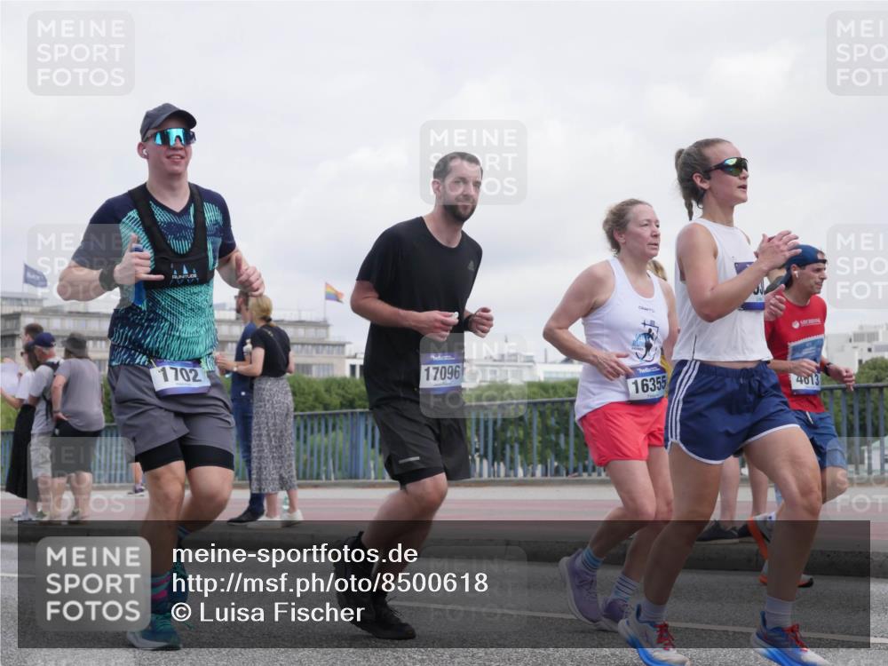 29.06.2025 - hella hamburg halbmarathon Luisa Fischer http://msf.ph/oto/8500618 29.06.2025 10:06:20 Kennedybrücke 1702, 17096, 16355, 4813, 1135, 1138, 1482, 1702, 2782, 2810, 3572, 3630, 4066, 4613, 7210, 7211, 7290, 9439, 9554, 10824 meine-sportfotos.de
