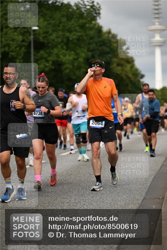29.06.2025 - hella hamburg halbmarathon Dr. Thomas Lammeyer http://msf.ph/oto/8500619 29.06.2025 10:24:42 Kennedybrücke 1011, 1046, 1069, 1154, 1471, 1474, 1534, 2053, 2064, 2834, 3733, 3842, 4154, 4166, 4288, 4422, 4754, 4869, 5181, 5659, 5831, 5937, 6608, 6844, 6951, 7101, 7131, 7519, 7739, 8025, 8462, 8588, 8738, 8940, 9005, 9011, 9236, 9873, 10039, 10041, 10414, 10595, 10613, 10647, 10754, 11100 meine-sportfotos.de
