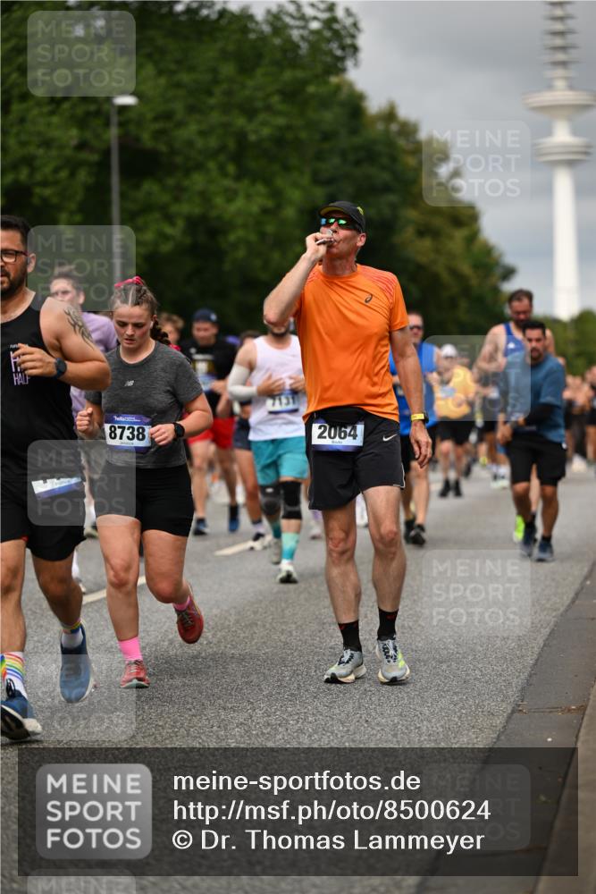 29.06.2025 - hella hamburg halbmarathon Dr. Thomas Lammeyer http://msf.ph/oto/8500624 29.06.2025 10:24:42 Kennedybrücke 1011, 1046, 1069, 1154, 1471, 1474, 1534, 2053, 2064, 2834, 3733, 3842, 4154, 4166, 4288, 4422, 4754, 4869, 5181, 5659, 5831, 5937, 6608, 6844, 6951, 7101, 7131, 7519, 7739, 8025, 8462, 8588, 8738, 8940, 9005, 9011, 9236, 9873, 10039, 10041, 10414, 10595, 10613, 10647, 10754, 11100 meine-sportfotos.de