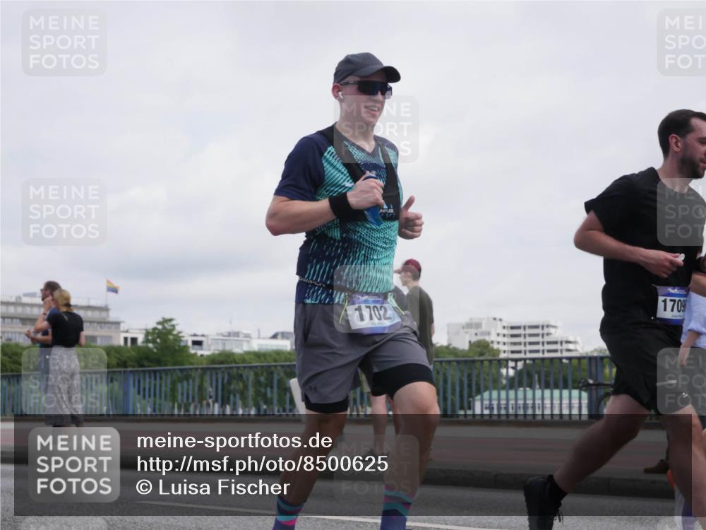 29.06.2025 - hella hamburg halbmarathon Luisa Fischer http://msf.ph/oto/8500625 29.06.2025 10:06:21 Kennedybrücke 1702, 1709, 1135, 1138, 1482, 1702, 2782, 3572, 3630, 4066, 4613, 7210, 7211, 7290, 9439, 9554, 10824 meine-sportfotos.de