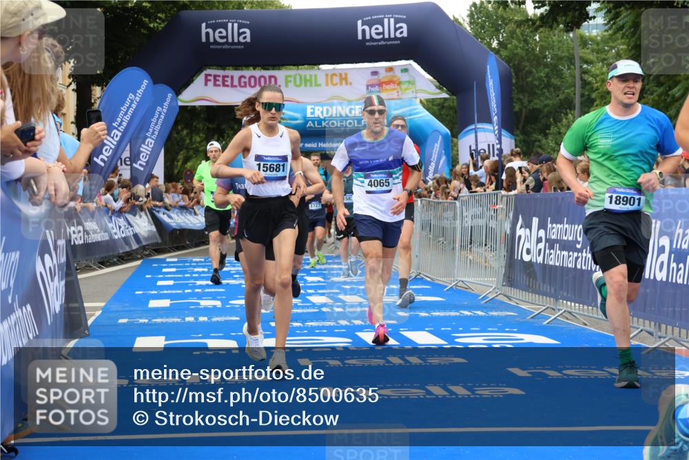 29.06.2025 - hella hamburg halbmarathon Strokosch-Dieckow http://msf.ph/oto/8500635 29.06.2025 10:53:18 Ziel 1683, 1727, 2074, 2354, 4065, 6198, 6629, 6942, 7312, 7383, 8273, 8361, 8651, 9142, 11844, 12490, 12875, 13997, 15179, 15681, 15838, 16929, 18134, 18901 meine-sportfotos.de