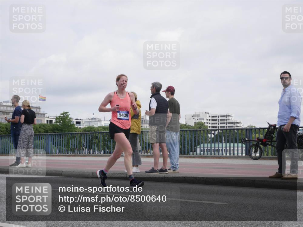 29.06.2025 - hella hamburg halbmarathon Luisa Fischer http://msf.ph/oto/8500640 29.06.2025 10:06:22 Kennedybrücke 9439, 1114, 1135, 1138, 1482, 1702, 2782, 3572, 4613, 7210, 7211, 7290, 9439, 9554, 10824 meine-sportfotos.de