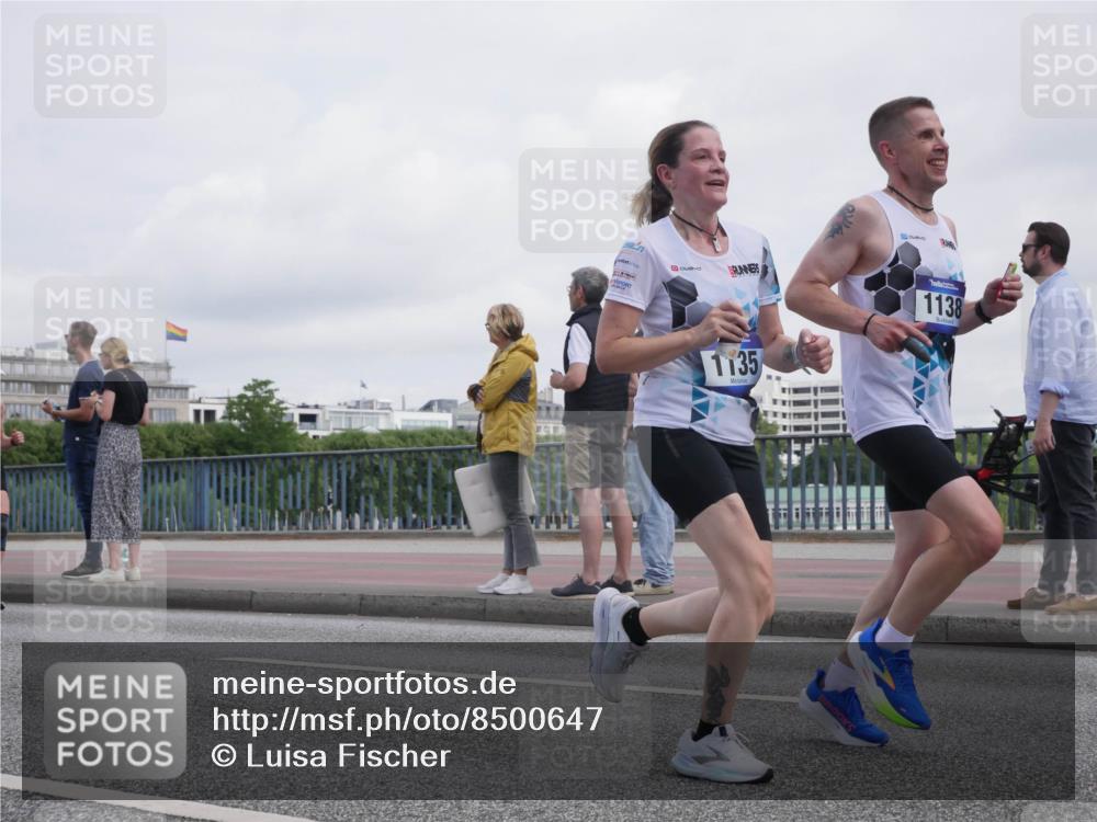 29.06.2025 - hella hamburg halbmarathon Luisa Fischer http://msf.ph/oto/8500647 29.06.2025 10:06:23 Kennedybrücke 1135, 1138, 11, 1114, 1135, 1138, 1482, 2782, 3001, 3572, 6217, 7210, 7211, 7290, 9439, 9554, 10824 meine-sportfotos.de