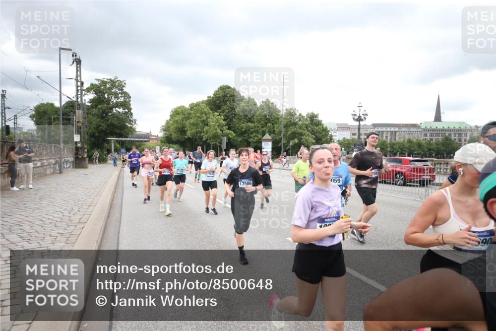 29.06.2025 - hella hamburg halbmarathon Jannik Wohlers http://msf.ph/oto/8500648 29.06.2025 10:57:24 Lombardsbrücke 1123, 1242, 1248, 1265, 2015, 2451, 2567, 2900, 3191, 3644, 3954, 4059, 4521, 4830, 5632, 5736, 6916, 7172, 7193, 7556, 8159, 8474, 8708, 8713, 8773, 9059, 9233, 9318, 9394, 9496, 9607, 9613, 9840, 10070, 10352, 10380, 10461, 10513, 10551, 10578, 10629, 10630, 10912, 11013, 11026, 11193, 11266, 11267, 11377, 12172, 13131, 13176, 13340, 13352, 13882, 14256, 14290, 14453, 15552, 15800, 15956, 16082 meine-sportfotos.de