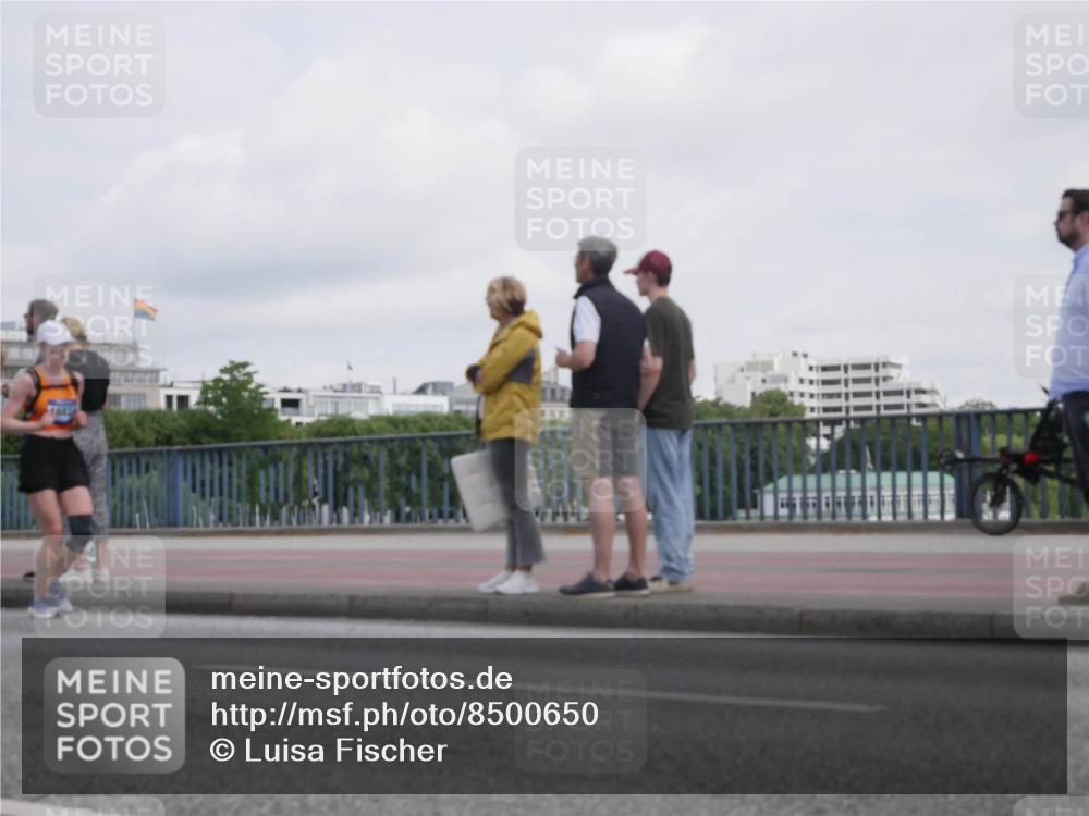 29.06.2025 - hella hamburg halbmarathon Luisa Fischer http://msf.ph/oto/8500650 29.06.2025 10:06:24 Kennedybrücke 16828, 1114, 1135, 1138, 1482, 2782, 3001, 3572, 6217, 7210, 7211, 7290, 8614, 9439, 9554, 10824 meine-sportfotos.de