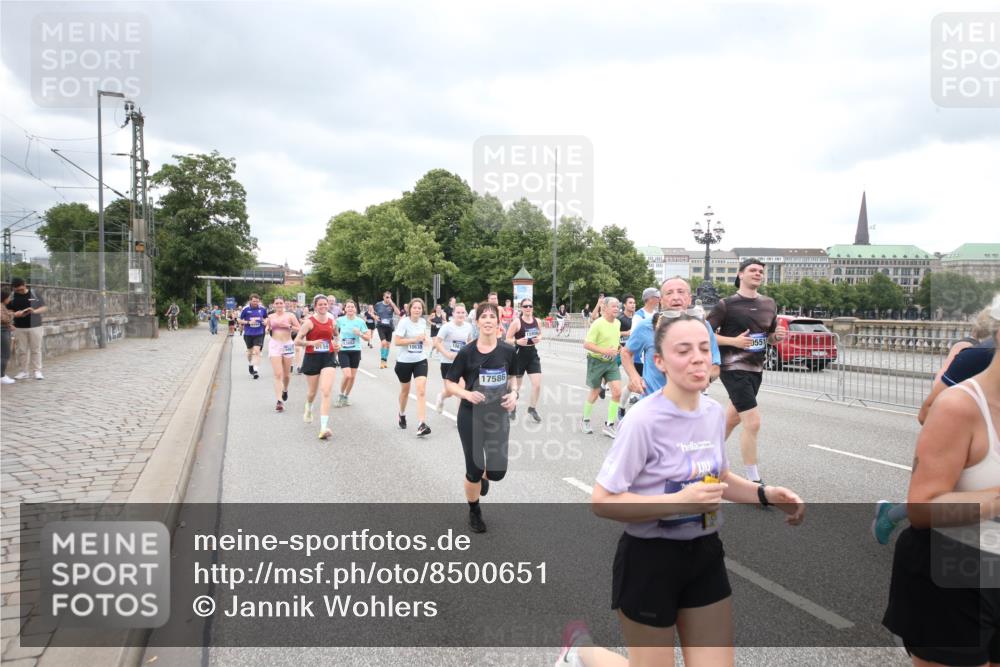 29.06.2025 - hella hamburg halbmarathon Jannik Wohlers http://msf.ph/oto/8500651 29.06.2025 10:57:24 Lombardsbrücke 1123, 1242, 1248, 1265, 2015, 2451, 2567, 2900, 3191, 3644, 3954, 4059, 4521, 4830, 5632, 5736, 6916, 7172, 7193, 7556, 8159, 8474, 8708, 8713, 8773, 9059, 9233, 9318, 9394, 9496, 9607, 9613, 9840, 10070, 10352, 10380, 10461, 10513, 10551, 10578, 10629, 10630, 10912, 11013, 11026, 11193, 11266, 11267, 11377, 12172, 13131, 13176, 13340, 13352, 13882, 14256, 14290, 14453, 15552, 15800, 15956, 16082 meine-sportfotos.de