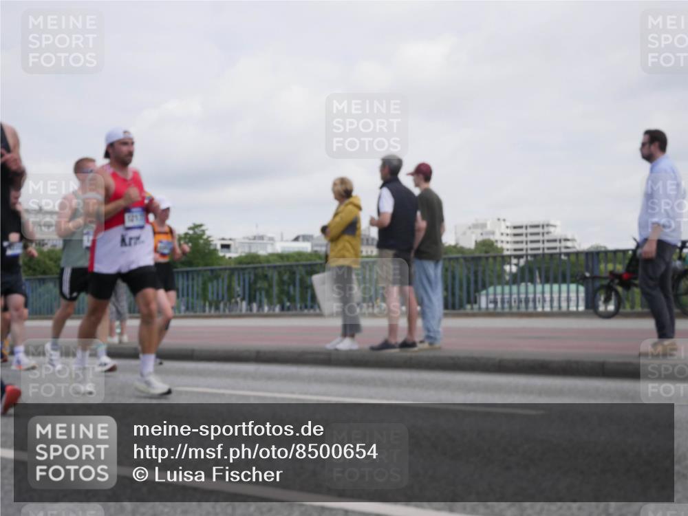 29.06.2025 - hella hamburg halbmarathon Luisa Fischer http://msf.ph/oto/8500654 29.06.2025 10:06:24 Kennedybrücke 1212, 736, 1114, 1135, 1138, 1482, 2782, 3001, 3572, 6217, 7210, 7211, 7290, 8614, 9439, 9554, 10824 meine-sportfotos.de