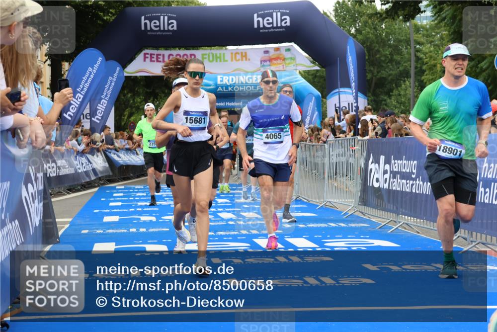 29.06.2025 - hella hamburg halbmarathon Strokosch-Dieckow http://msf.ph/oto/8500658 29.06.2025 10:53:18 Ziel 1683, 1727, 2074, 2354, 4065, 6198, 6629, 6942, 7312, 7383, 8273, 8361, 8651, 9142, 11844, 12490, 12875, 13997, 15179, 15681, 15838, 16929, 18134, 18901 meine-sportfotos.de
