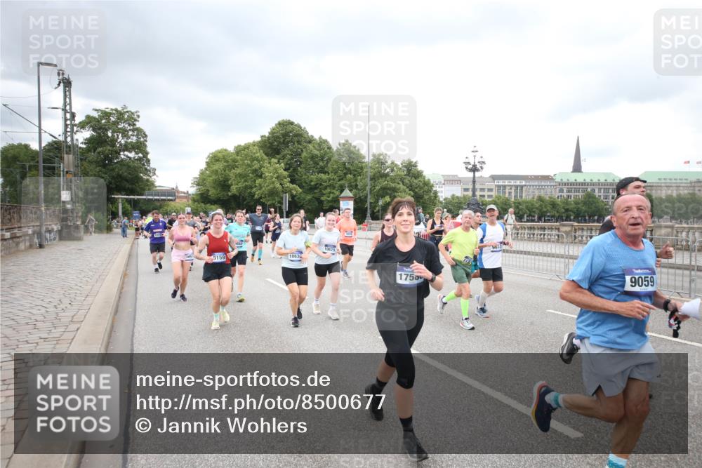 29.06.2025 - hella hamburg halbmarathon Jannik Wohlers http://msf.ph/oto/8500677 29.06.2025 10:57:24 Lombardsbrücke 1123, 1242, 1248, 1265, 2015, 2451, 2567, 2900, 3191, 3644, 3954, 4059, 4521, 4830, 5632, 5736, 6916, 7172, 7193, 7556, 8159, 8474, 8708, 8713, 8773, 9059, 9233, 9318, 9394, 9496, 9607, 9613, 9840, 10070, 10352, 10380, 10461, 10513, 10551, 10578, 10629, 10630, 10912, 11013, 11026, 11193, 11266, 11267, 11377, 12172, 13131, 13176, 13340, 13352, 13882, 14256, 14290, 14453, 15552, 15800, 15956, 16082 meine-sportfotos.de