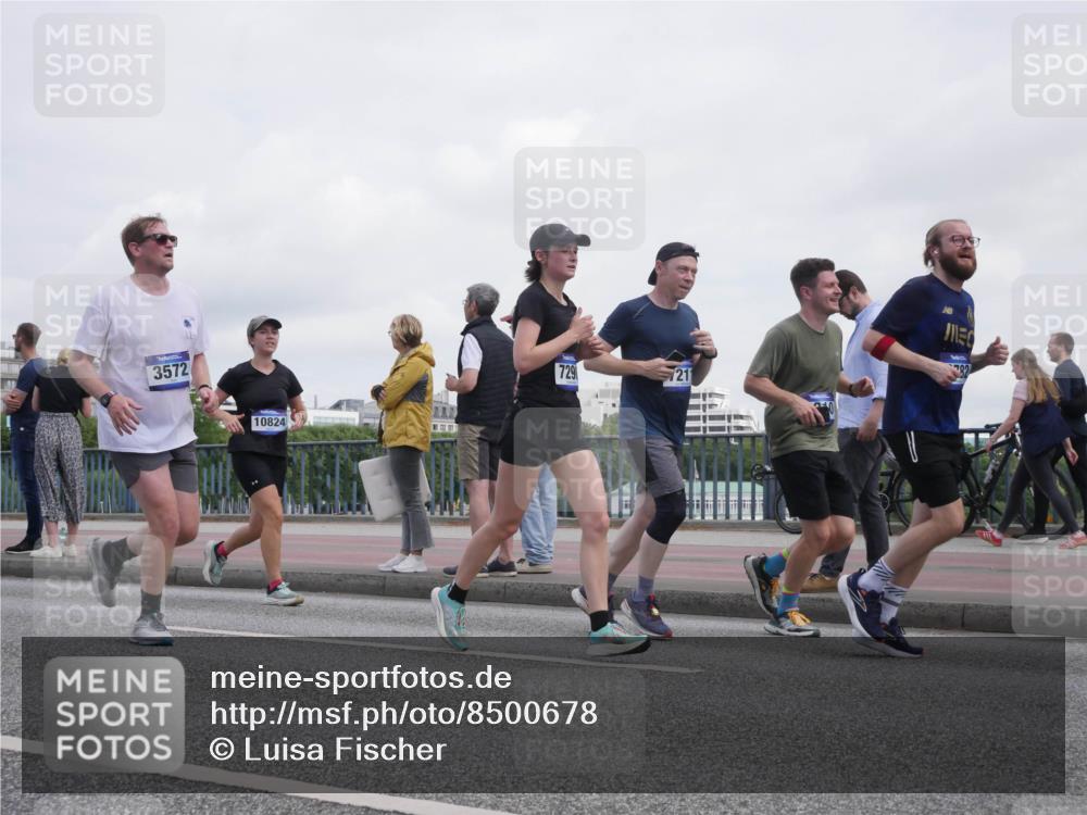 29.06.2025 - hella hamburg halbmarathon Luisa Fischer http://msf.ph/oto/8500678 29.06.2025 10:06:27 Kennedybrücke 3572, 10824, 729, 211, 1114, 1482, 2782, 3001, 3572, 6217, 7210, 7211, 7290, 8614, 9554, 10824 meine-sportfotos.de